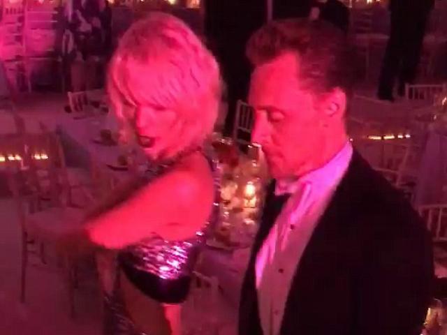 Video: Taylor Swift nhảy nhiệt tình bên Loki Tom Hiddleston