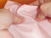 Nhà đẹp - Rước độc vào người vì "tẩm ướp" quần áo bằng nước xả vải