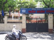 Tin tức - Một giáo viên 'phản pháo' việc tuyển dụng đặc cách vợ phi công Trần Quang Khải