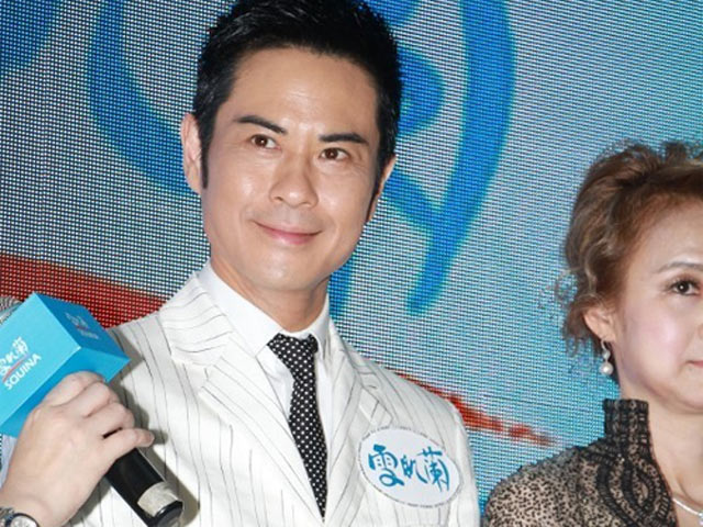 Showbiz 24/7: Trịnh Gia Dĩnh phủ nhận bơm mặt xóa nếp nhăn