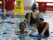 Tin tức - 200 em nhỏ có hoàn cảnh khó khăn được học bơi miễn phí