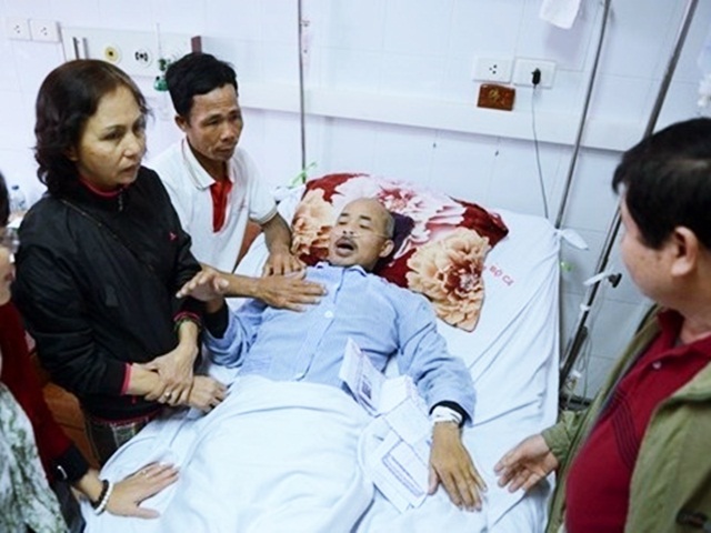 Vợ NS Hán Văn Tình: “Chồng tôi chỉ còn nước, còn tát