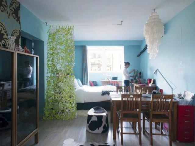 Nhà nhỏ hóa to nhờ lớp rèm mỏng nhẹ