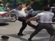 Clip Eva - Video: Dừng xe Vespa và Camry giữa đường lao vào đánh nhau