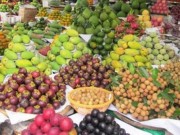 Mua sắm - Giá cả - Trái cây Việt thiệt thòi vì bị "mượn xác"