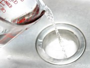 Nhà đẹp - Thông cống tắc bốc mùi trong nháy mắt nhờ giấm trắng