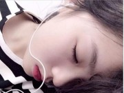 Làng sao - HH Kỳ Duyên khéo léo xin lỗi vì bức hình ngủ trên máy bay