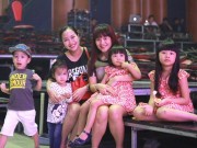 Đông đảo con nít hát trong show Phương Thảo - Ngọc Lễ