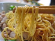 Sức khỏe - Hiểm họa khôn lường trong những gói mì ăn liền