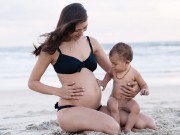 Bà bầu - Mê mẩn vóc dáng bầu bí gợi cảm của siêu mẫu Hong Kong