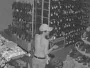 Clip Eva - Ngủ dậy, xem camera mới biết trộm cầm dao lục lọi khắp nhà