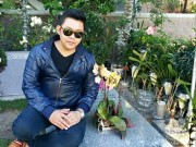 Làng sao - Quang Lê lại gây bức xúc vì ngồi lên mộ nhạc sĩ