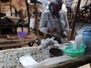 Ngày mới - Thai phụ Kenya "nghiện" ăn đá để thỏa cơn nghén