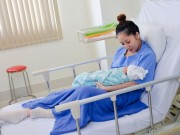 Làng sao - Khánh Thi lần đầu khoe quý tử