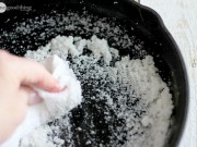 Nhà đẹp - 7 mẹo lau sạch chảo chống dính, vết dầu mỡ trong nhà bếp