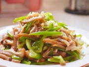 Bếp Eva - Tai heo xào ớt xanh giòn giòn đã miệng
