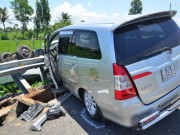 Tin tức - Xe 7 chỗ “hạ đo ván” xe tải trên cao tốc TP.HCM-Trung Lương