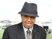 Làng sao - Bố Michael Jackson đột quỵ trong sinh nhật tuổi 87