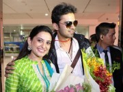 Làng sao - Chồng nhí "Cô dâu 8 tuổi" đội nón lá đến Việt Nam