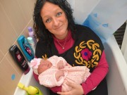 Bà bầu - Mẹ “đẻ rơi” trong nhà tắm vì tưởng đau đẻ giả