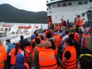 Tin tức - Du khách mắc kẹt vật vã rời đảo Cô Tô