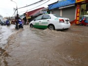 Tin tức - Sau trận mưa kéo dài, Hà Nội có nơi ngập 1m