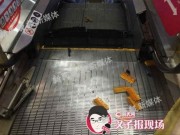 Tin tức - Thang cuốn Trung Quốc lại nghiền nát chân một lao công