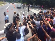 Làng sao - Tang lễ con gái Whitney Houston náo loạn vì bà cô bên nội