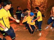 Tin tức - Nghẹt thở giải cứu bé gái mắc kẹt dưới giếng sâu 80m