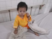 Làm mẹ - Mẹ bỏ rơi bé 11 tháng vì không có tiền đóng viện phí