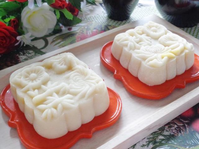 Bánh Trung thu dẻo nhân đậu xanh mứt bí