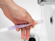 Nhà đẹp - Vệ sinh bàn chải tự nhiên diệt vi khuẩn từ phân trong bồn cầu
