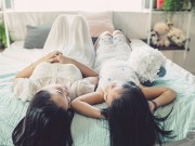 Làm mẹ - Ngắm bộ ảnh ngọt ngào của bé gái 7 tuổi bên mẹ