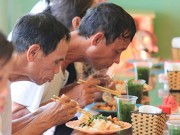 Tin tức - Ấm lòng suất cơm của người nghèo giá 1.000 đồng