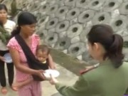 Tin tức - Chiến sĩ công an dậy sớm nấu cháo cho người nghèo