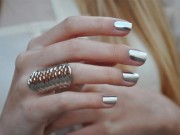 Làm đẹp - Nail tráng gương: Xu hướng mới, độc, lạ trong giới trẻ