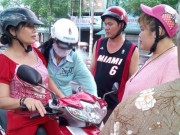 Tin tức - Bị tai nạn, người phụ nữ không chịu đi cấp cứu vì sợ mất xe