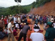 Tin tức - Tướng Hồ Sỹ Tiến tới hiện trường vụ thảm sát ở Yên Bái