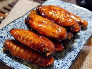 Bếp Eva - Hấp dẫn với cánh gà om coca, hoa hồi