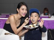 Làng sao - Mai Hồ lần đầu đưa con trai "hot boy" đi sự kiện