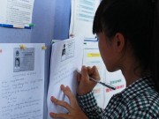 Tin tức - Mướt mồ hôi chạy nước rút nộp hồ sơ đại học