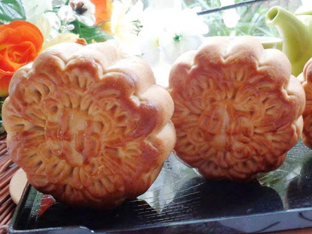 Bánh Trung thu nướng nhân đậu xanh mứt bí