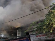 Tin tức - Hà Nội: Cháy lớn ở xưởng gỗ khu vực hồ Đền Lừ