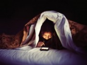 Tin tức - Thực hư thông tin ung thư mắt do dùng smartphone trong đêm