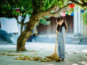 Làm mẹ - Vẻ đẹp trong veo của cô bé Phật tử trong mùa Vu Lan