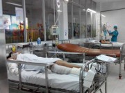 Tin tức - Bé gái bán vé số bị mẹ tưới xăng đốt vẫn hôn mê sâu