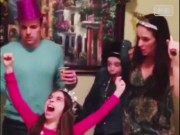 Clip Eva - Bao nhiêu like cho gia đình cuồng nhiệt đáng yêu này?