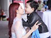 Làng sao - Trương Quỳnh Anh đưa con trai đi chơi cuối tuần