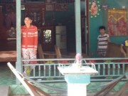 Tin tức - Xót xa bé gái mắc bệnh khiến toàn thân tróc vảy, lột da