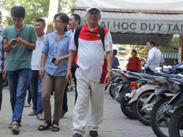 Chuyện cụ ông học thạc sĩ ở tuổi 82